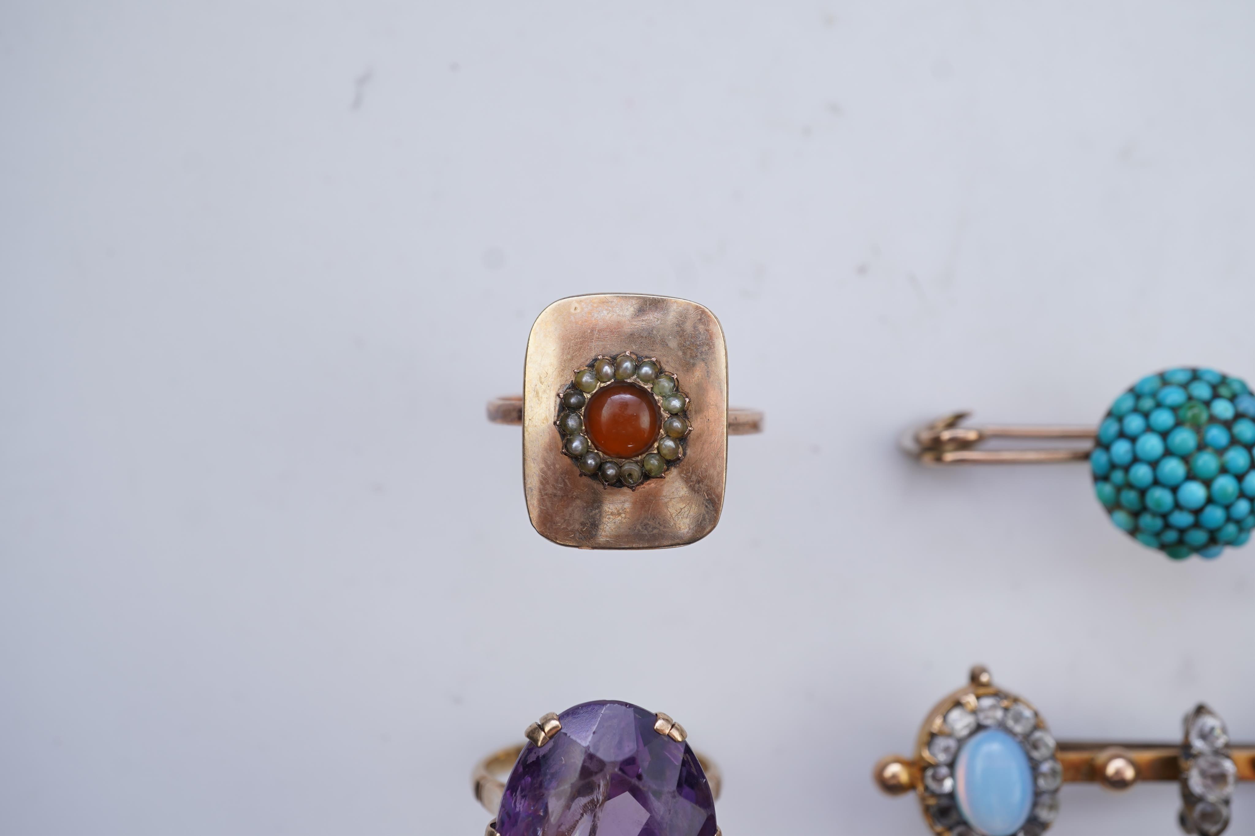 A collection of jewellery